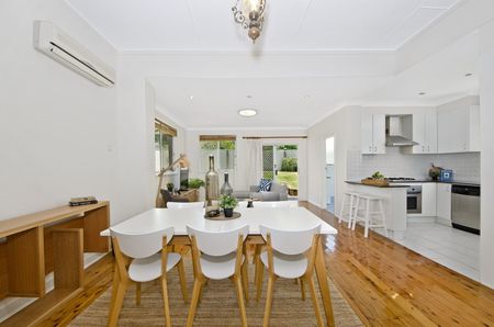 Spacious 4-Bedroom House for Rent - the heart of Eastwood - Photo 3
