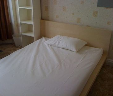 4 bedroom student property - Photo 1