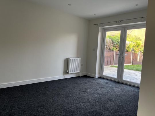 4 bedroom detached house to rent - Photo 1