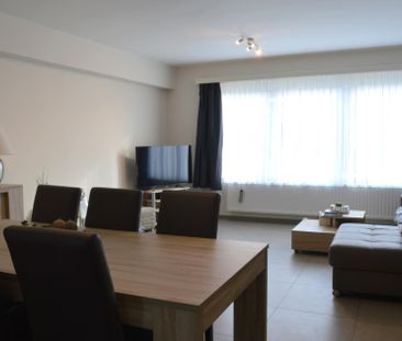 Ruim 2 slaapkamer appartement met terras - Photo 1