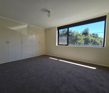 Large Space, Clean Two Bed Bayside Home - Photo 4