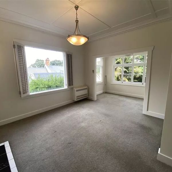 Charming Downstairs Unit in the Heart of Mt Eden - Photo 1