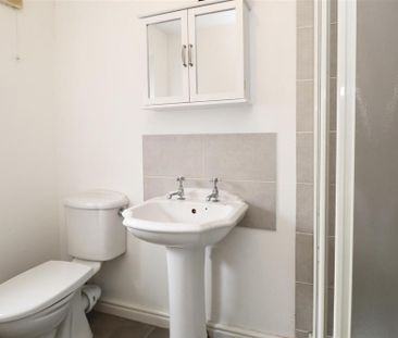 3 bedroom semi-detached house to rent - Photo 6