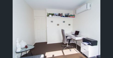 Space, Style & 60m2 of Outdoor Living! - Photo 3