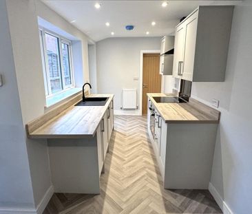 3 bedroom terraced house to rent - Photo 2