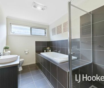 Pakenham Hills Three bedroom Home! - Photo 1