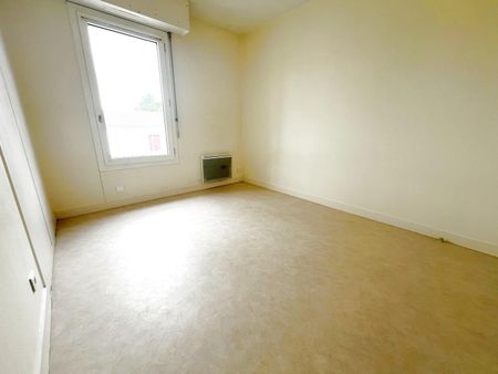 Location Appartement 4 pièces 109m² CHAUDRON EN MAUGES 49110 - Photo 2