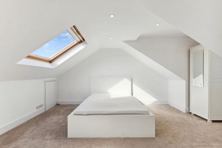 5 bedroom house in Clapham - Photo 2