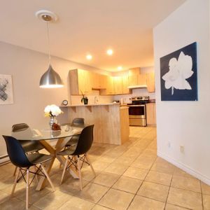 CONDO ENTIÈREMENT MEUBLÉ TOUT INCLUS SECTEUR TRANQUILLE BIEN SITUÉ - Photo 2