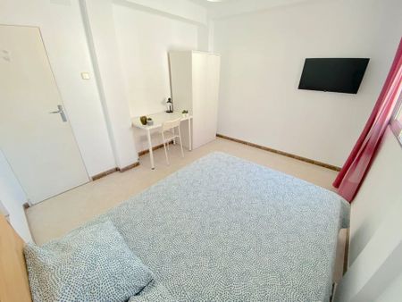 Calle el Pedroso, Sevilla, Andalusia 41008 - Photo 3