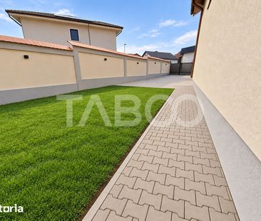 Casa individuala la prima inchiriere 4 camere terasa curte Sura Mica - Fotografie 2