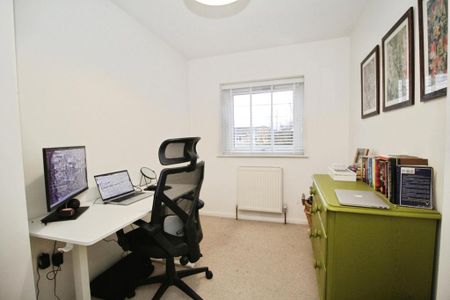 3 bedroom terraced house to rent - Photo 3
