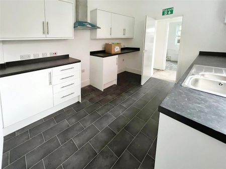 4 bedroom terraced house to rent - Photo 3