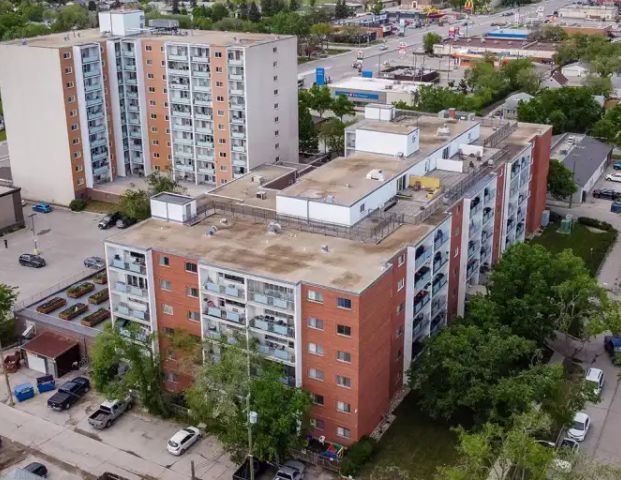 Sunrise Towers | 225 Arby Bay, Winnipeg - Photo 1