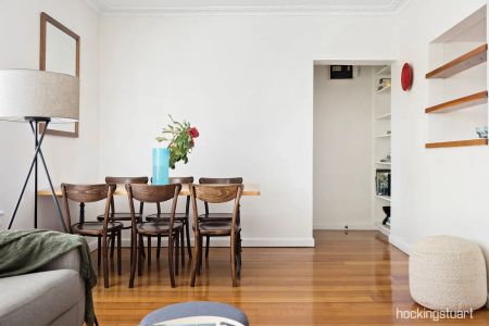 Lifestyle living in a serene and leafy boutique setting - Photo 2