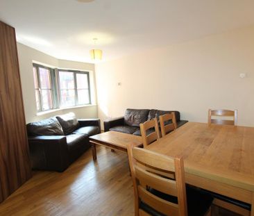 6 bedroom flat to rent - Photo 1