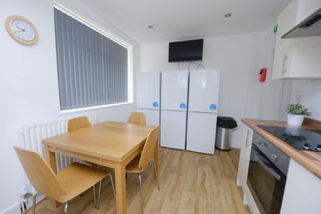 1 bedroom in a house share to rent - Photo 4