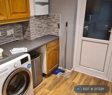 4 bedroom semi-detached house to rent - Photo 4