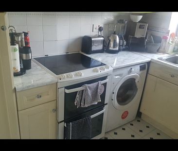 2 Bed Flat, Harlinger Street, SE18 - Photo 5