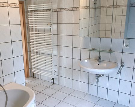 Dachgeschosswohnung mit Extras! - Photo 3