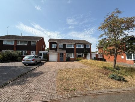 4 bedroom semi-detached house to rent - Photo 3