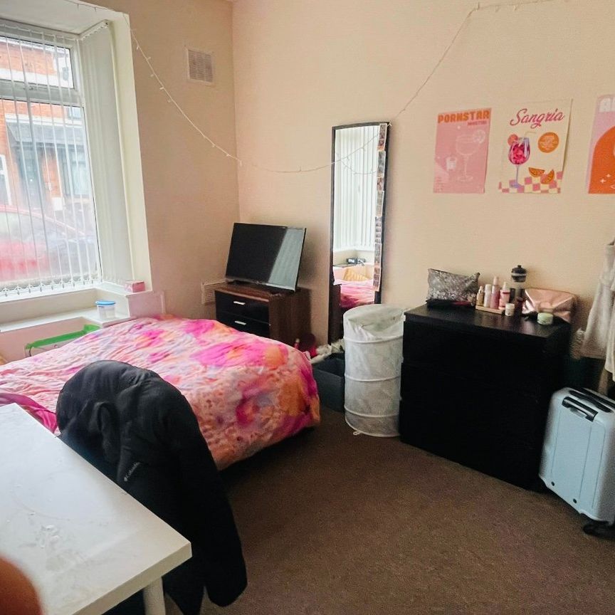 200 Tiverton Road - Photo 1