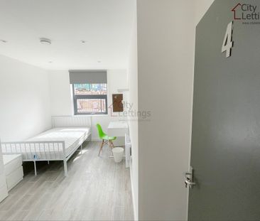 4 Bedroom Apartment - Photo 5