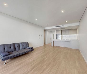 STYLISH AND MODERN 2 BEDROOM APARTMENT - Photo 1