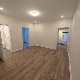 Main floor apartment available in an elegant duplex in Old Ottawa East - Photo 1