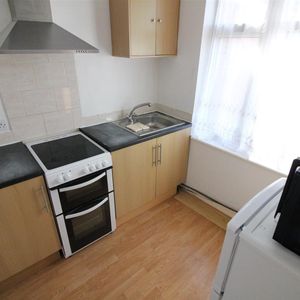 Wood Lane, Isleworth - Photo 2