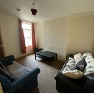 Room in a Shared House, The Headrow, LS1 - Photo 2