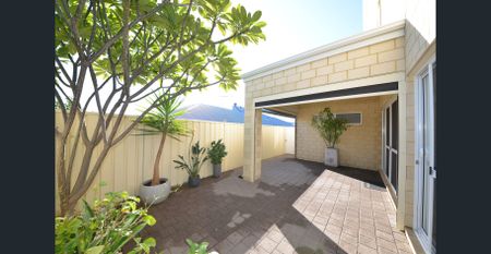 Low maintenance, modern, family home. - Photo 5