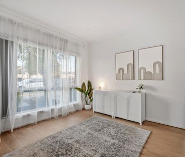 Three Bedroom Townhouse between the City & Beach - Photo 3