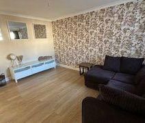 4 bedroom semi-detached house to rent - Photo 3