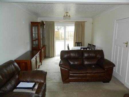 3 bedroom semi-detached house to rent - Photo 2