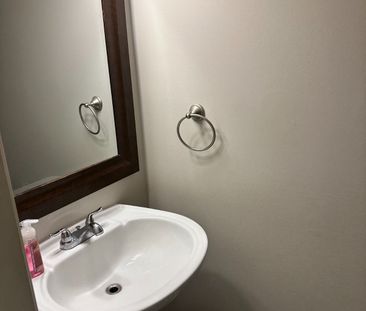 For Lease - 120 Andona Crescent, Toronto, Ontario - Photo 3