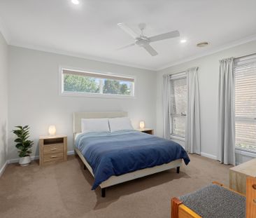 Fully Furnished Three Bedroom Home - Photo 2