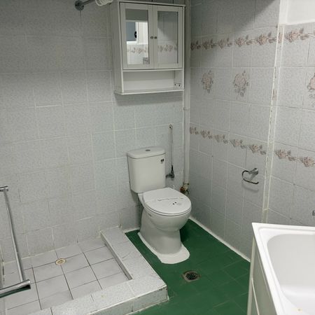 2 bedroom unit in Concord - Photo 3