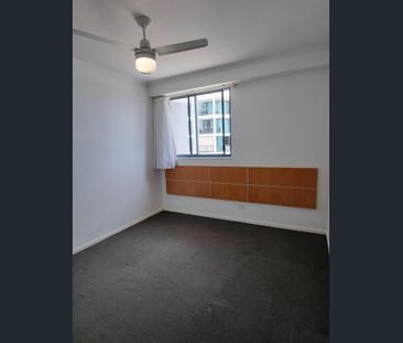 Ocean Facing Resort Living, Sunlit Entertainer with Spectacular Whi... - Photo 3