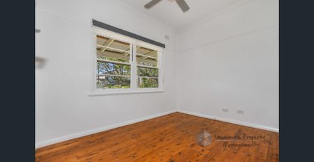 Family Home in Quiet Street - Photo 4