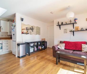 The Mead, Keynsham - Photo 1