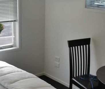 Fully Furnished Studio - Photo 3