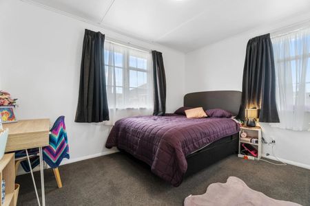 Renovated 3-Bedroom Home - Move-In Ready - Photo 4