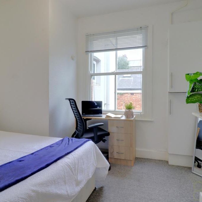 3 bedroom flat to rent - Photo 1