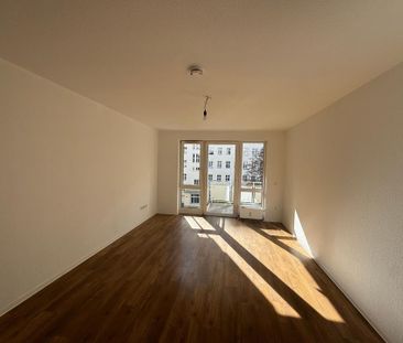 2-Zimmer-Wohnung mit Balkon und Saniertem Badezimmer in Berlin-Frie... - Photo 1