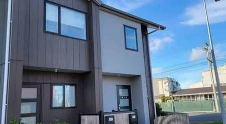 3 Bedroom + 1 Bathrooms Townhouse - Photo 5