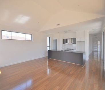 Spacious Family Home in Quiet North Kellyville - Photo 4