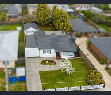 A Light Filled Family Haven with Style, Space & Luxury Comforts - Photo 1