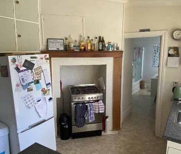 NICE AND TIDY 4x bedroom flat in a great location. - Photo 5