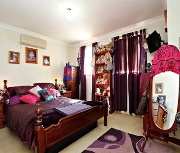 Spacious Family Townhouse with Private Backyard in Prime Schofields... - Photo 5